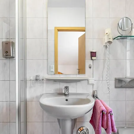 בית הארחה Gaestehaus Ursula 3*