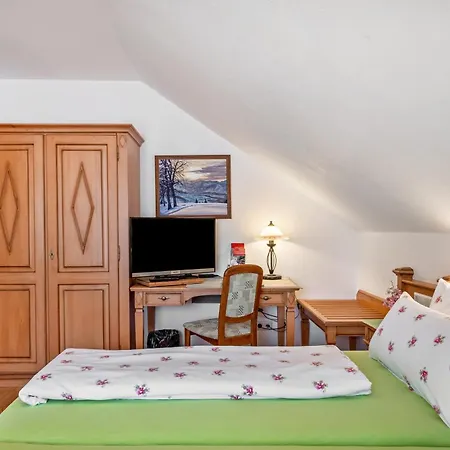 בית הארחה Gaestehaus Ursula 3*