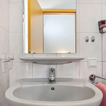 Gaestehaus Ursula בית הארחה 3*